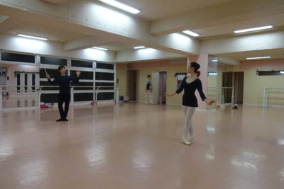 ACT1ダンス教師と義理姉妹