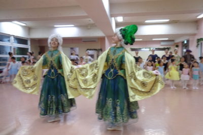 ACT２　義姉妹コートダンス